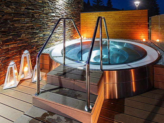 Vírivé antikorové vane a ochladzovacie bazény