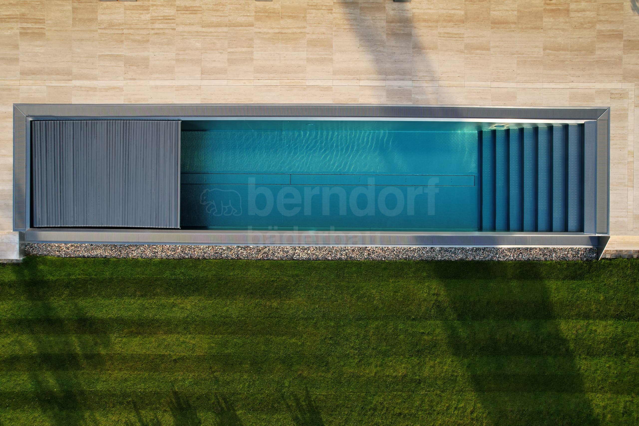 11a_NÁCHOD_Privátní bazén venkovní infinity p²eliv.jpg