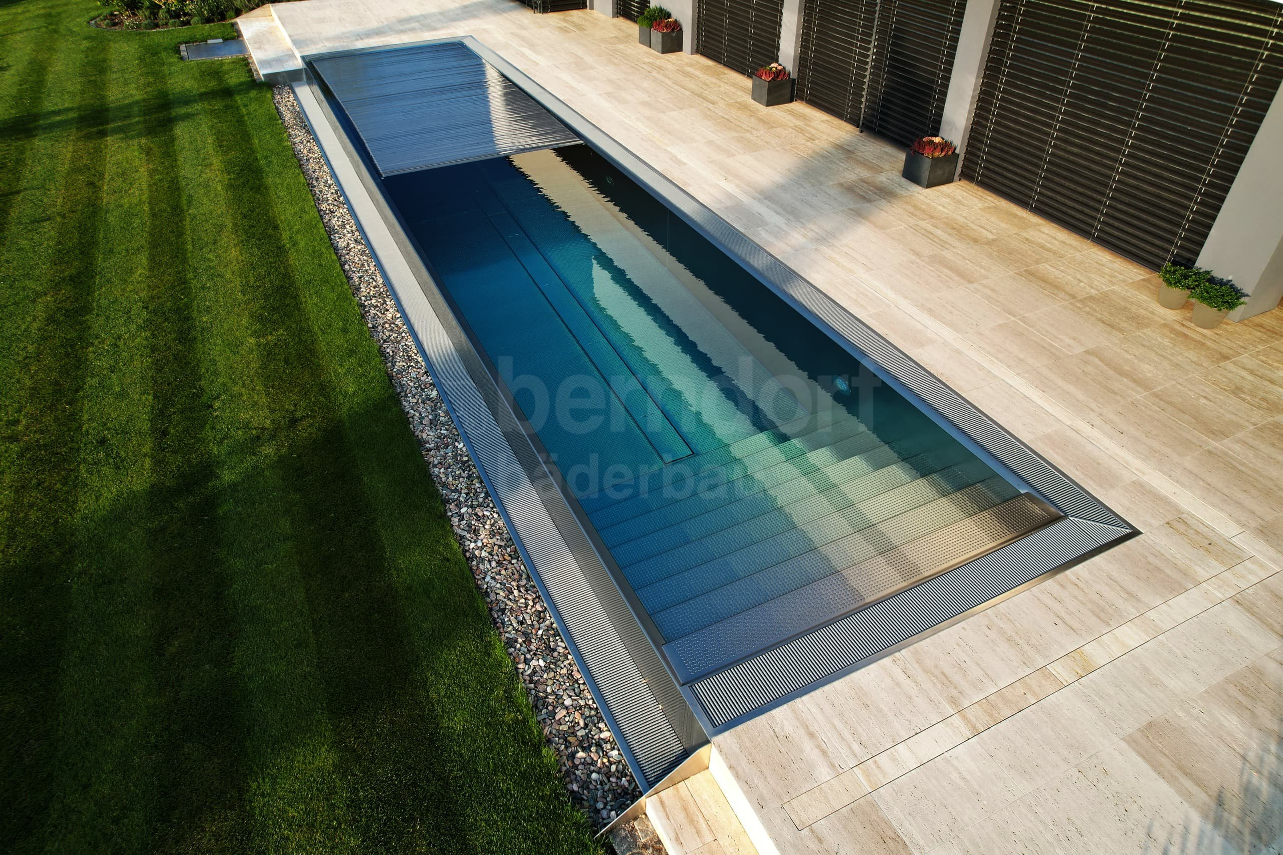 11c_NÁCHOD_Privátní bazén venkovní infinity p²eliv.jpg