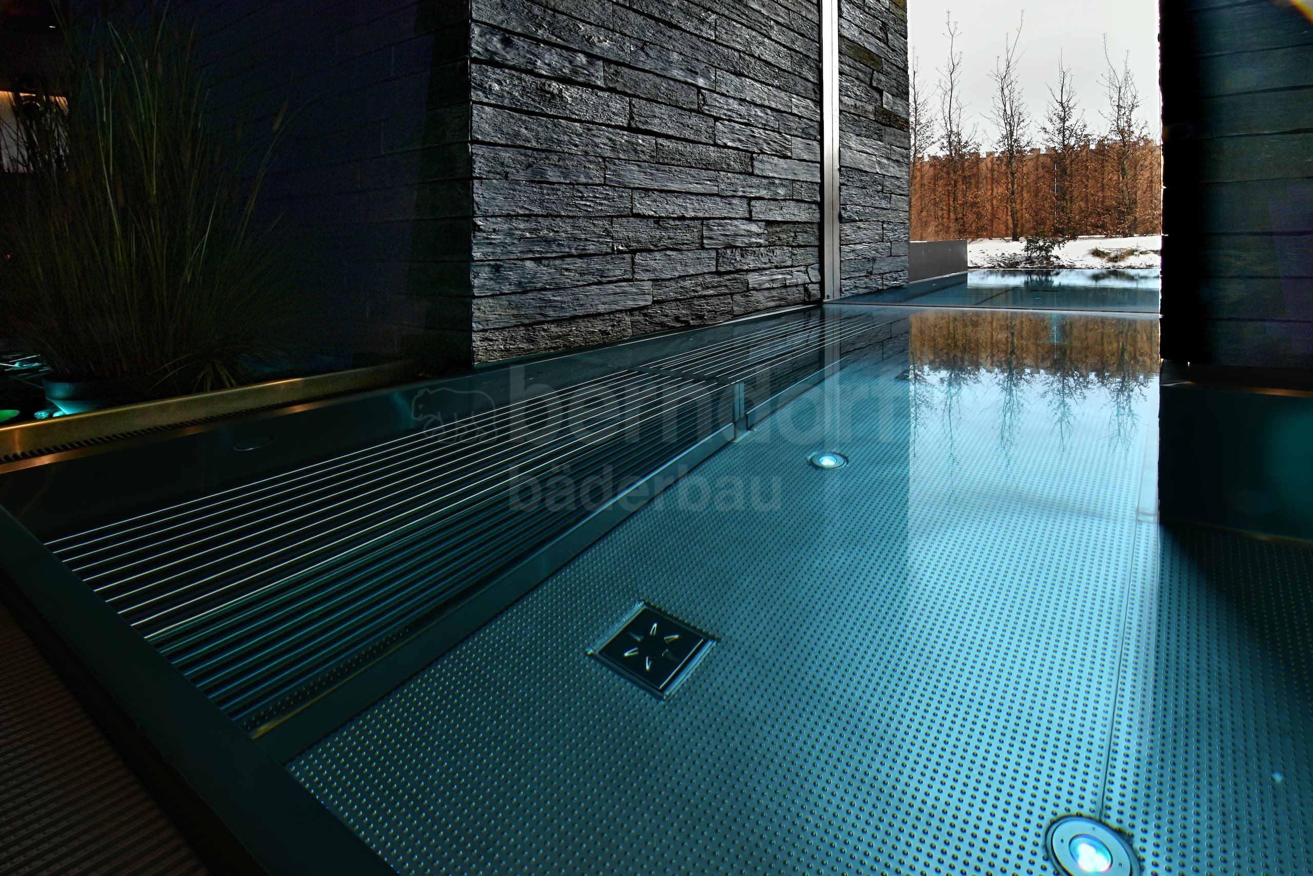 2b_Víceúčelový vnitřní bazén.jpg