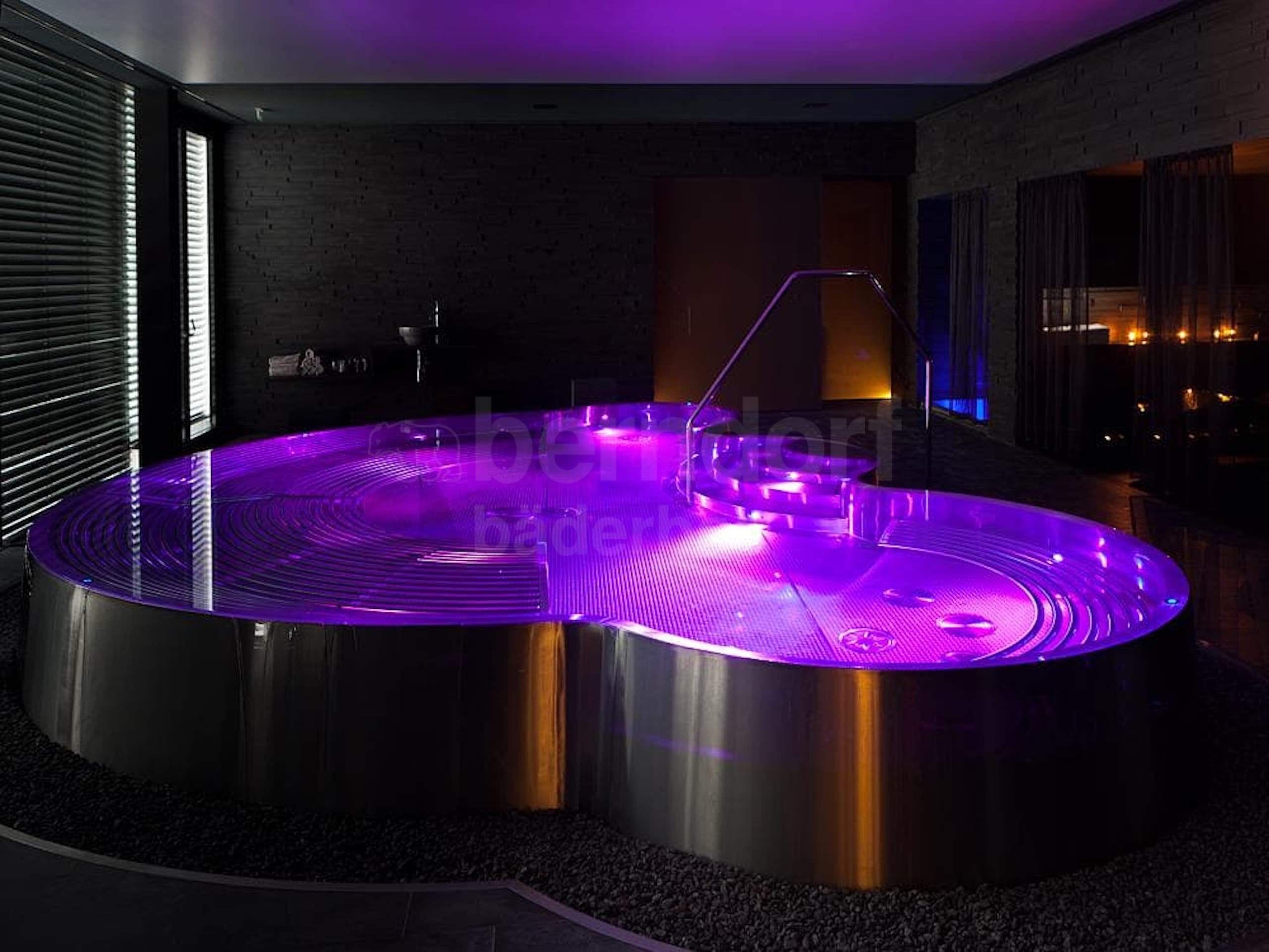 5c_Vířivý bazén s RGB osvětlením.jpg