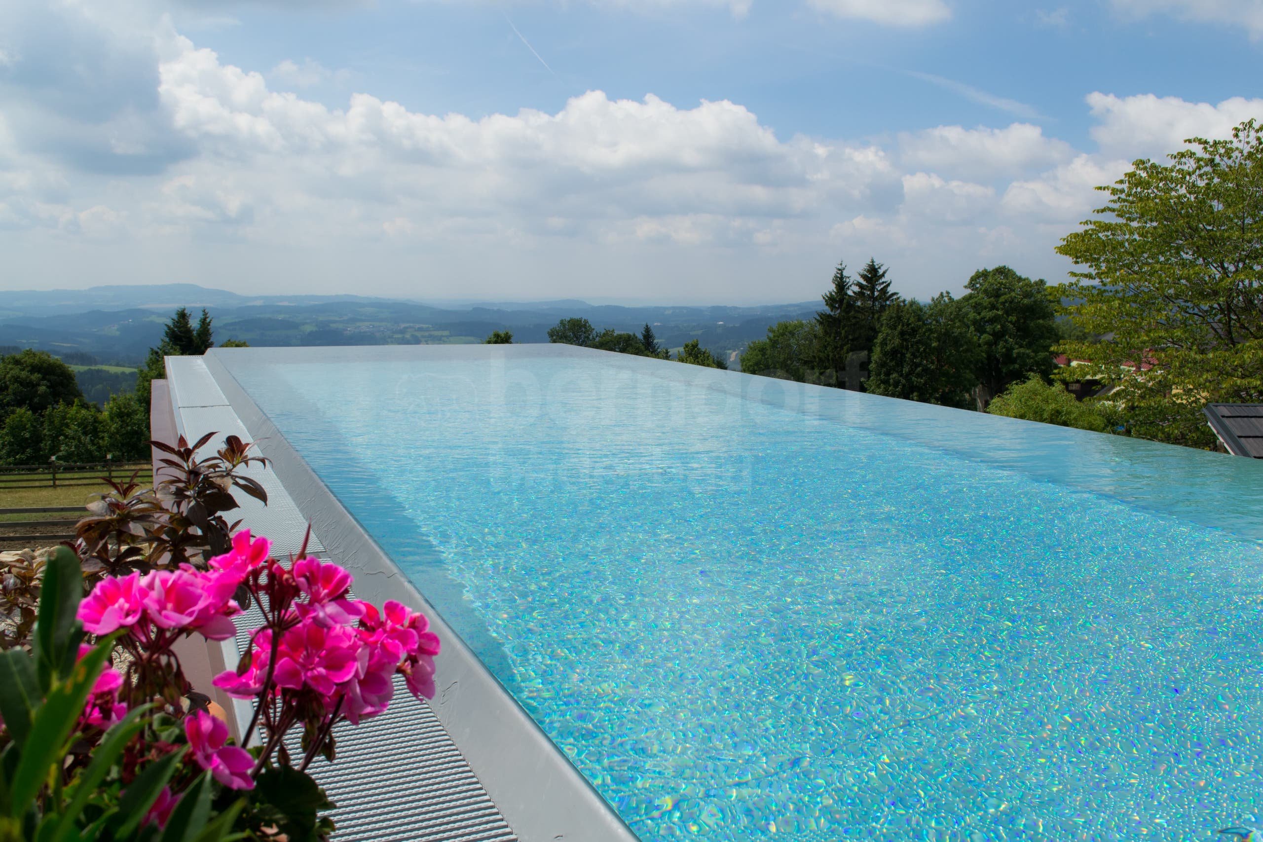 3_Hotelový výplavový bazén.jpg