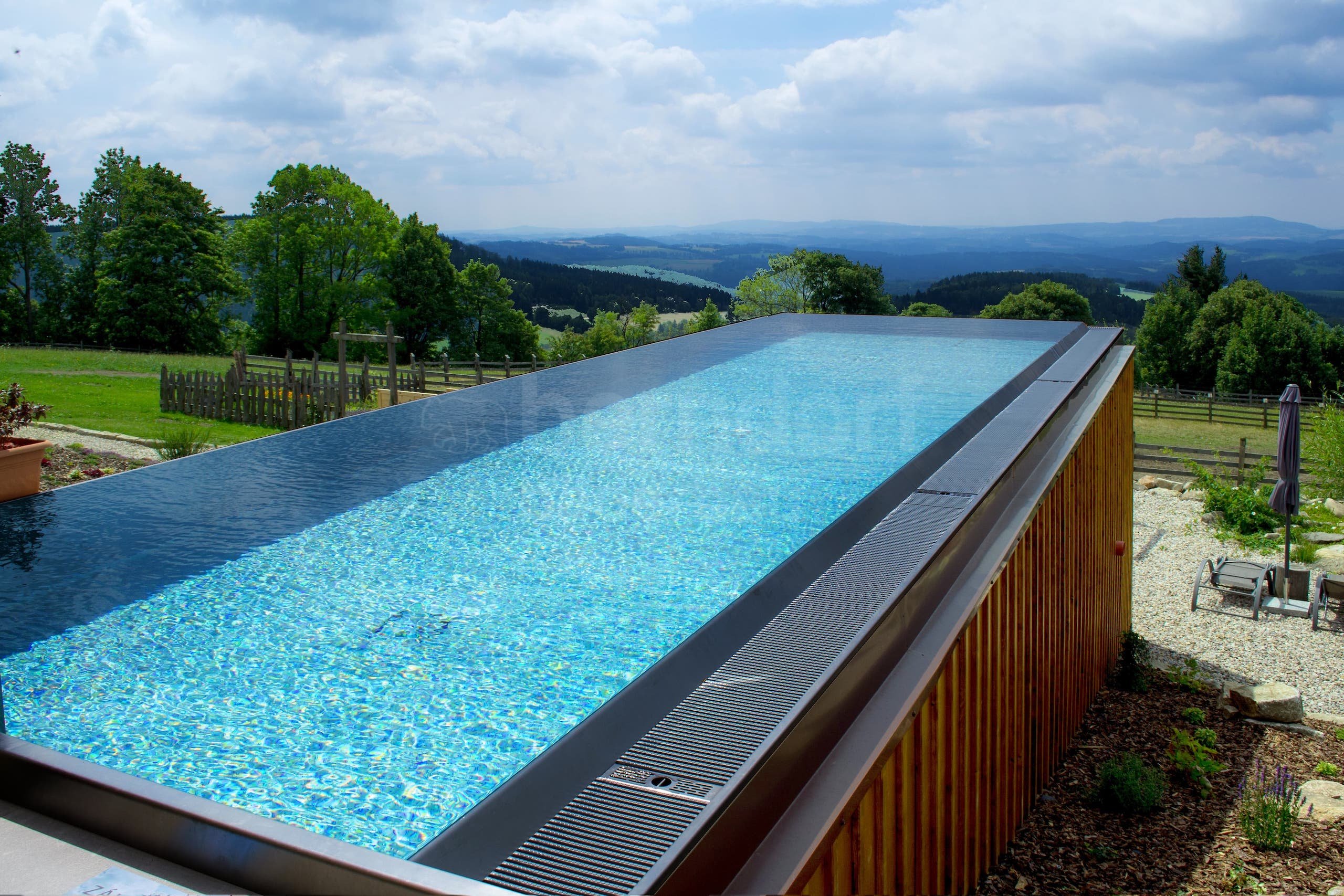 3a_Hotelový výplavový bazén.jpg