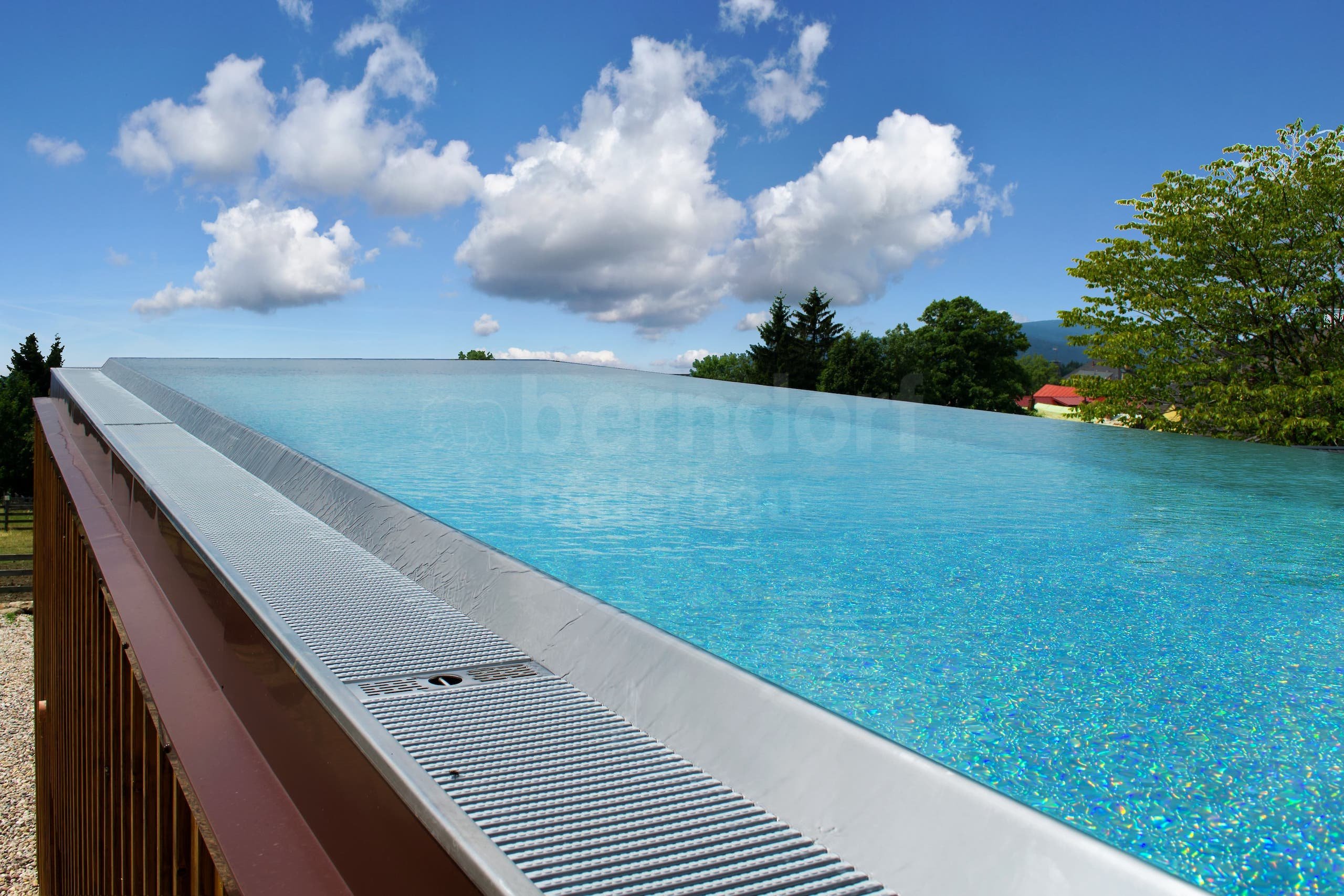 3b_Hotelový výplavový bazén.jpg