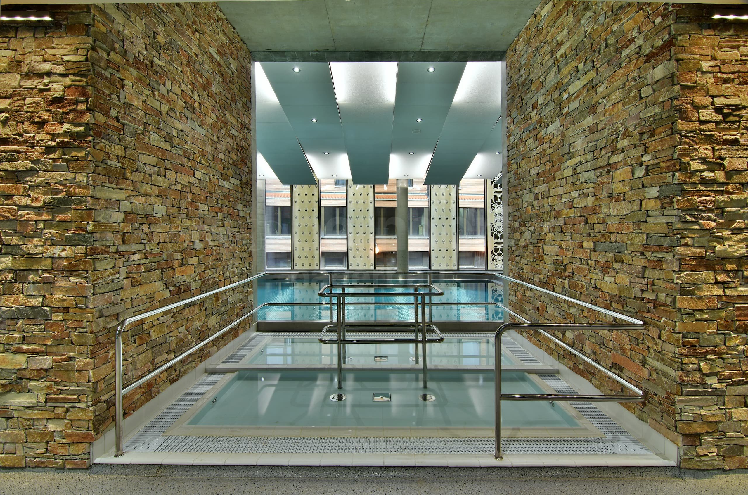 9b_Therapeutický bazén vnitřní s chrličem.jpg