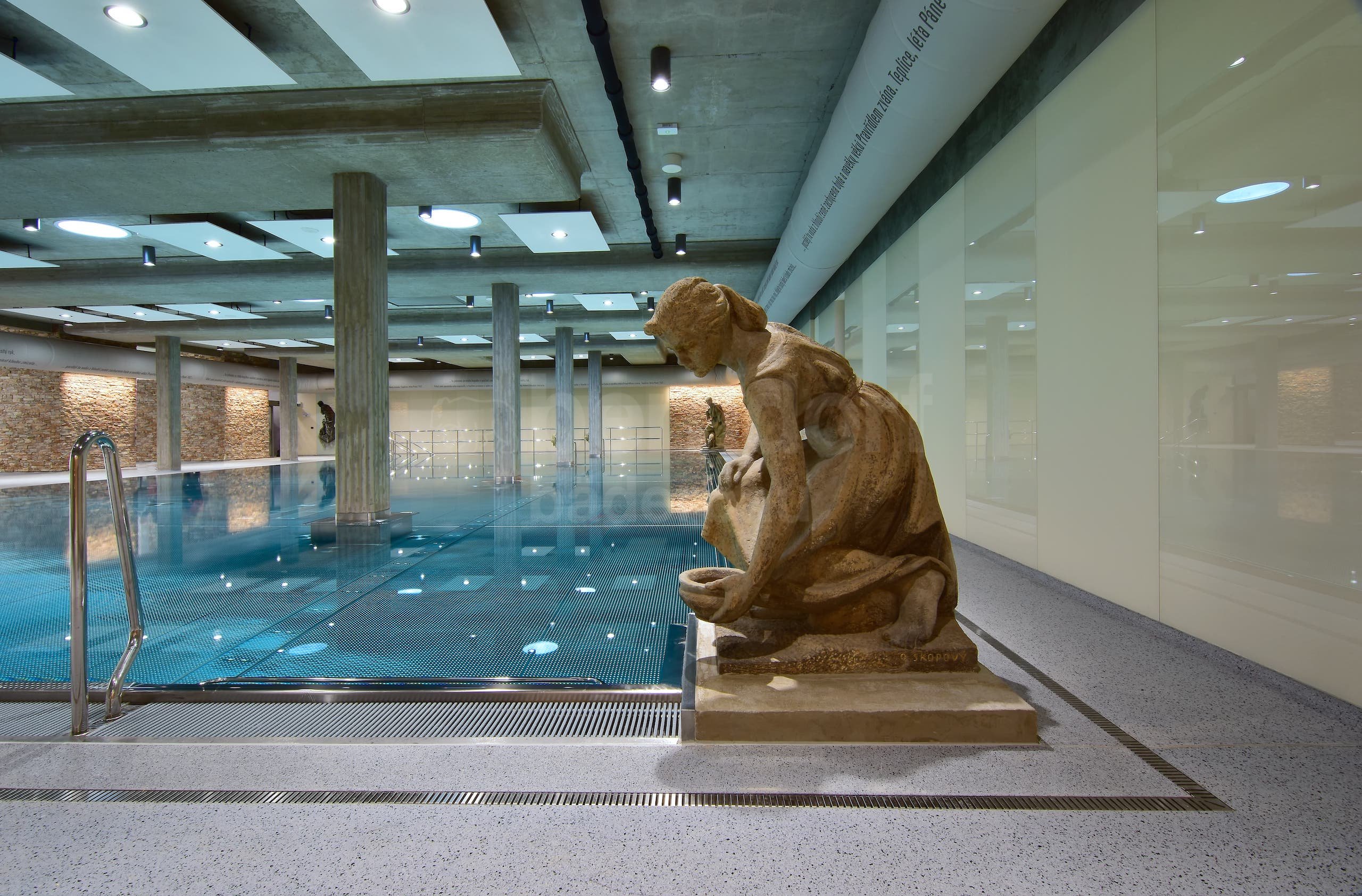 9c_Therapeutický bazén vnitřní s chrličem.jpg