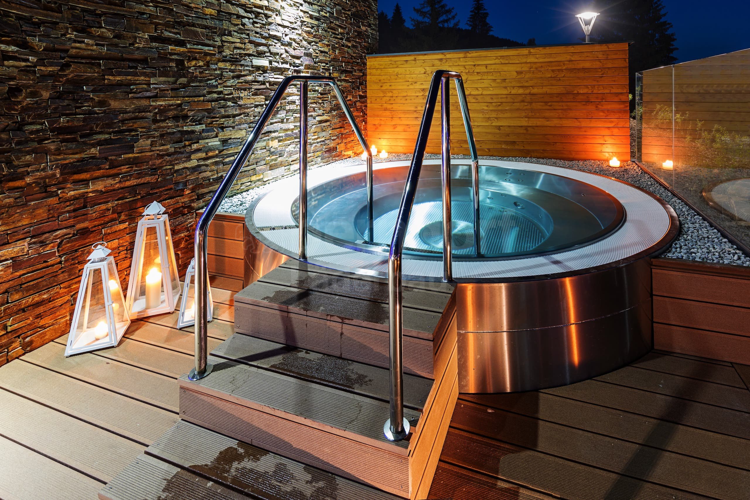 12c_Vířivý bazén venkovní.jpg