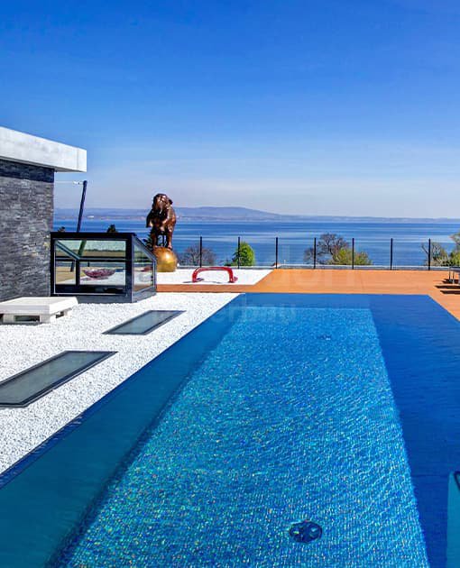 Privátny bazén s infinity zníženým prelivom Uttwil