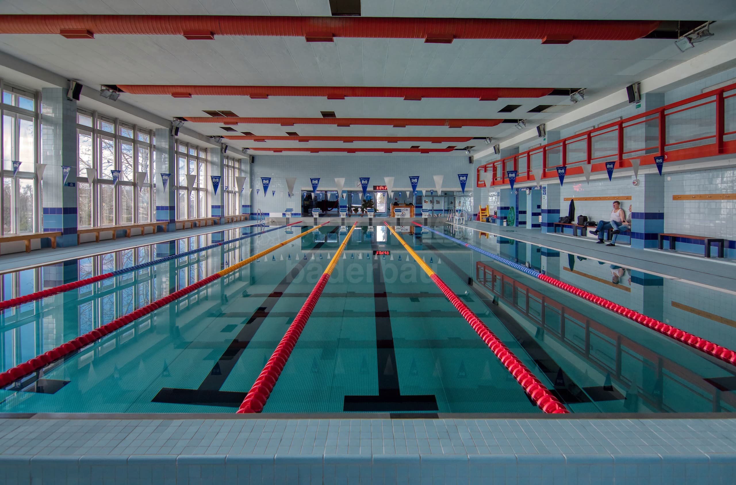 4_LEVICE_ Plavecký bazén 25m.jpg