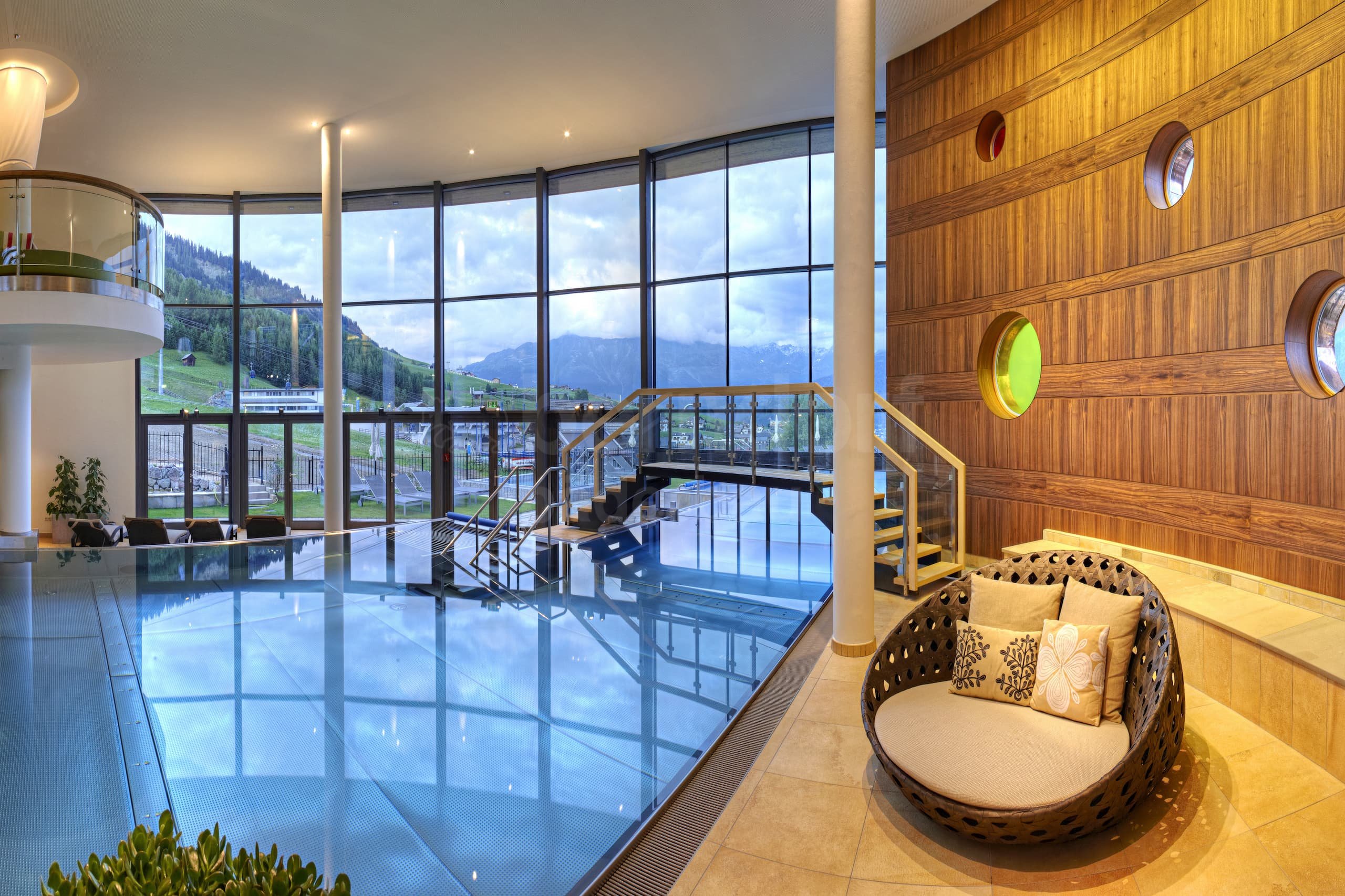 3c_Hotelový bazén_Hotel_Schlosshotel_Fiss.jpg